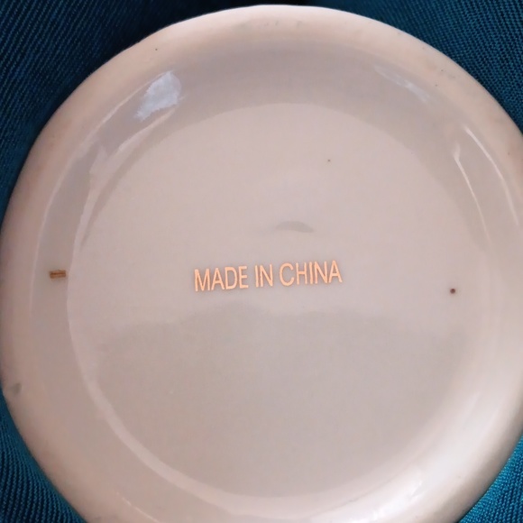 Vintage real gold trim basket vase - Picture 4 of 5